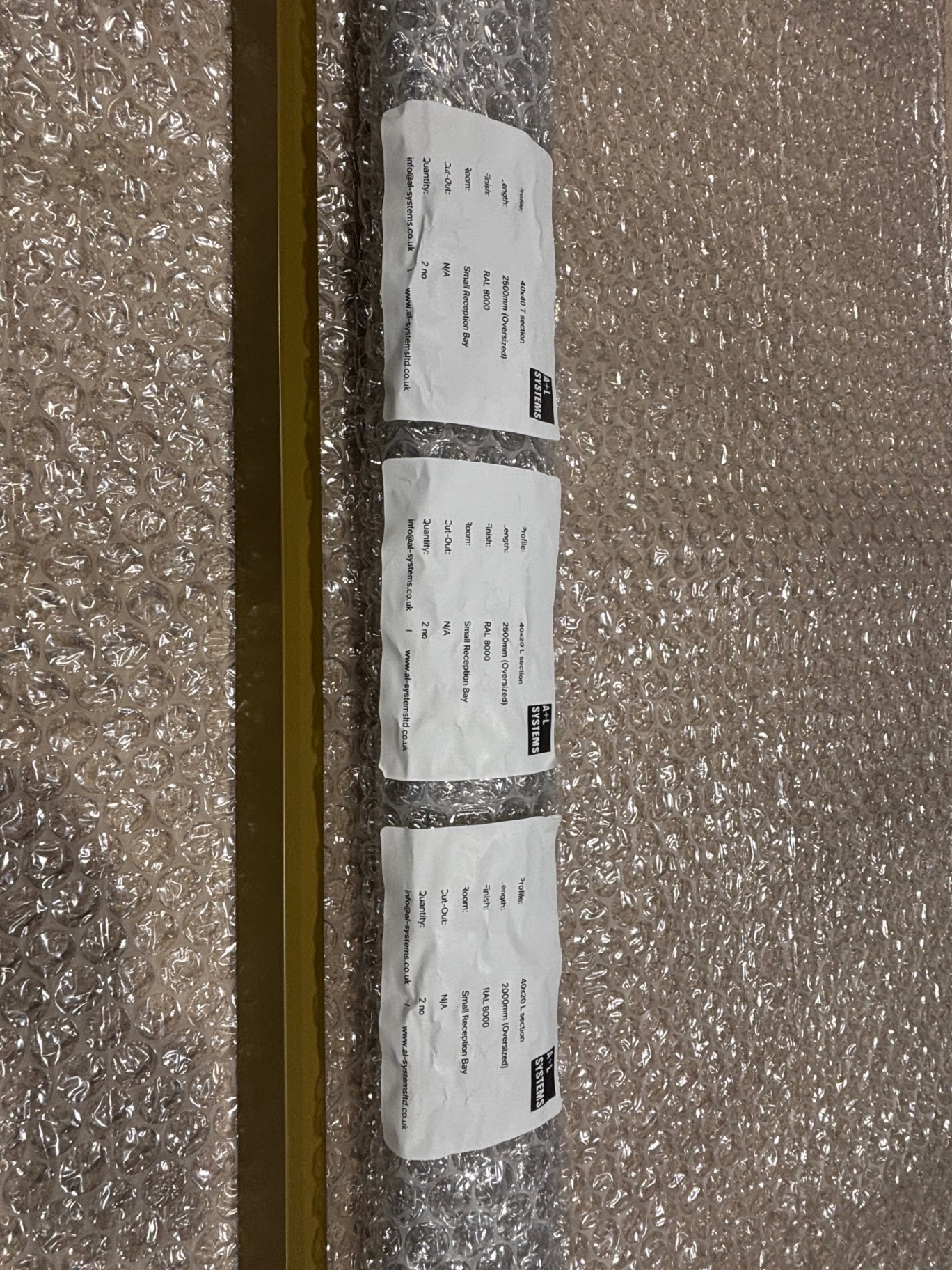 Labelled 40x40 T-section and 40x20 L-section RAL 8000 profiles prepared for the 75 KWS small reception bay