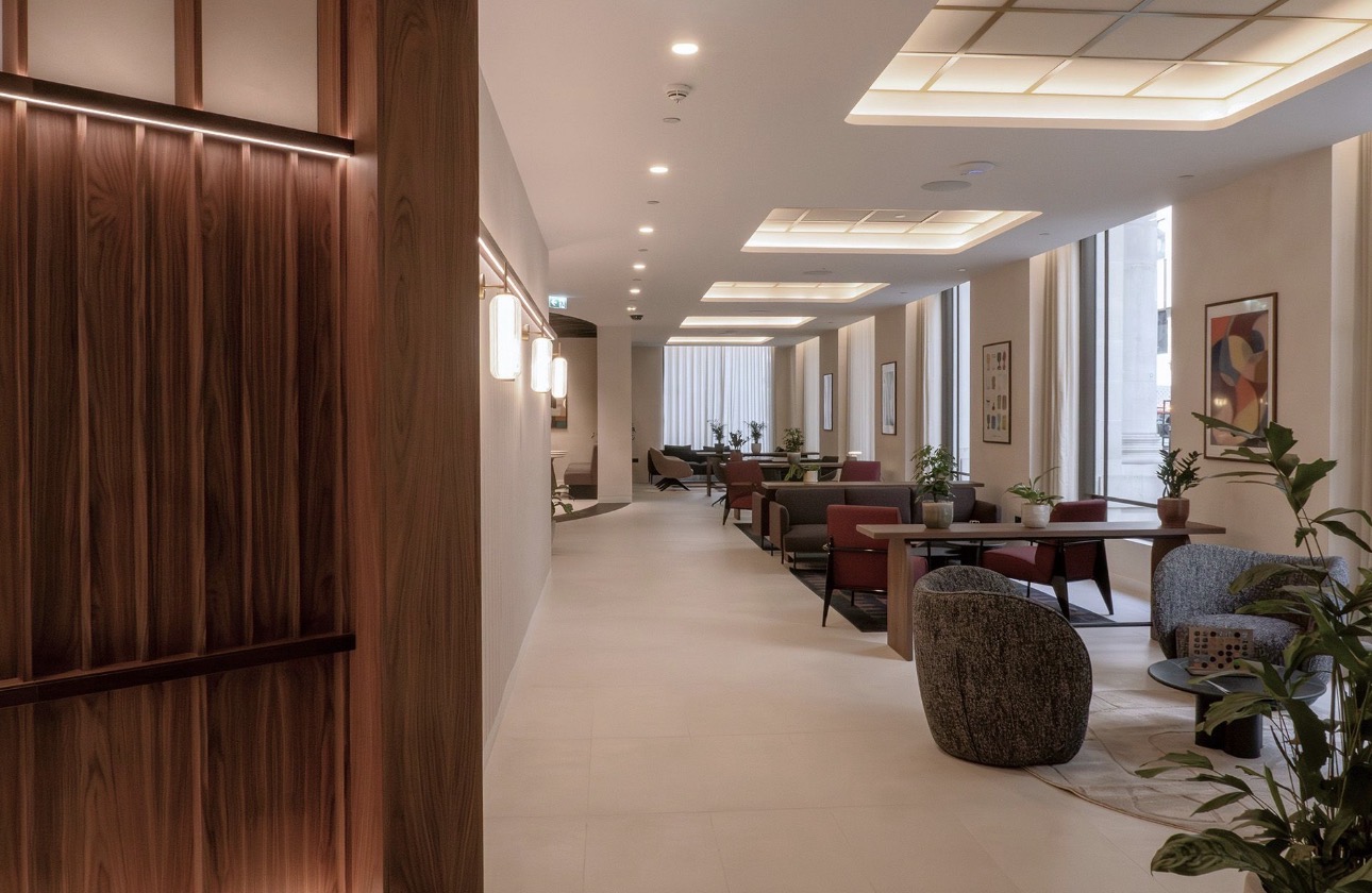 75 KWS reception corridor with linear suspended ceiling grid and integrated lighting