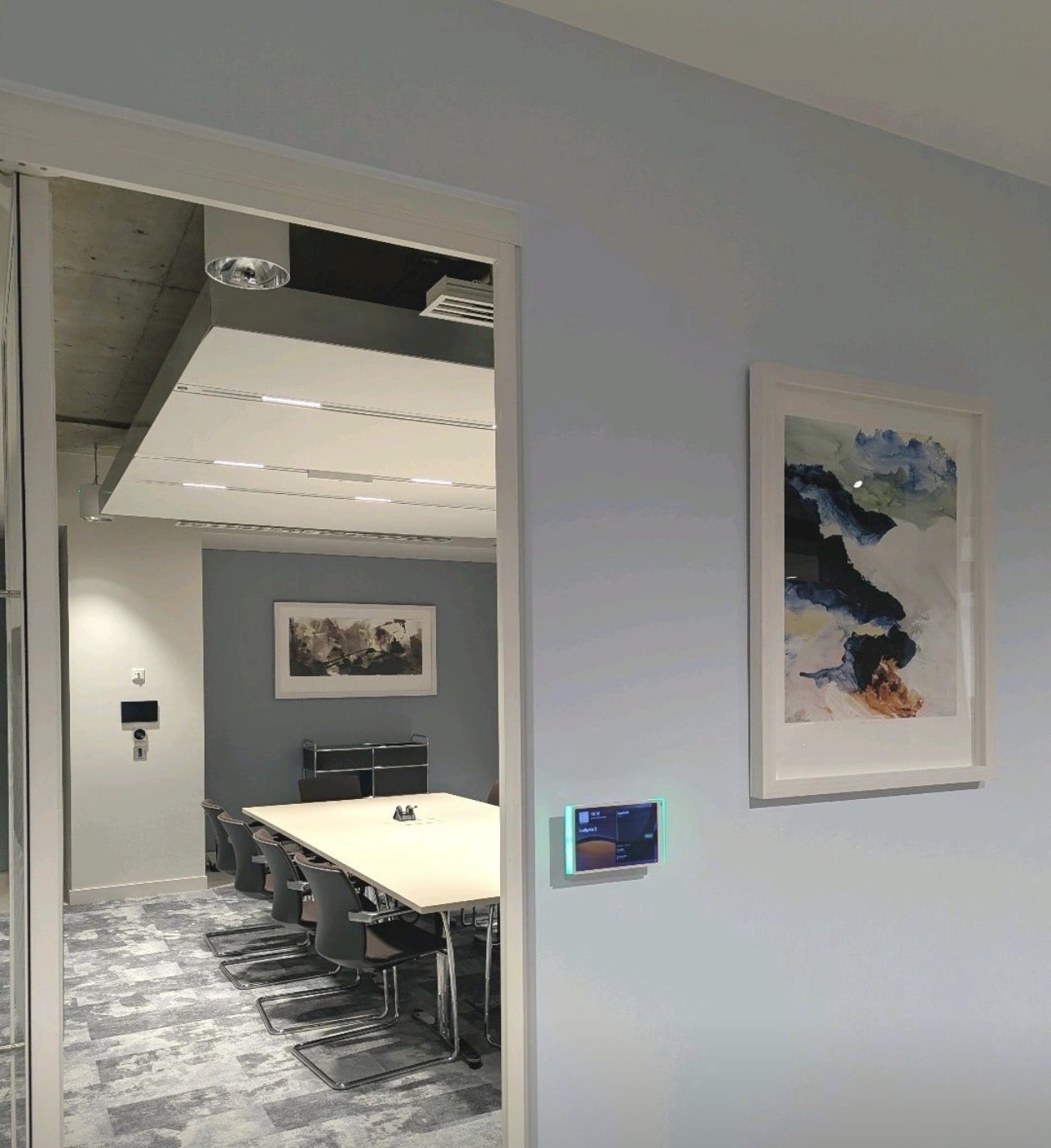 BW New HQ meeting room with linear SEAM channel and bespoke aluminium trim